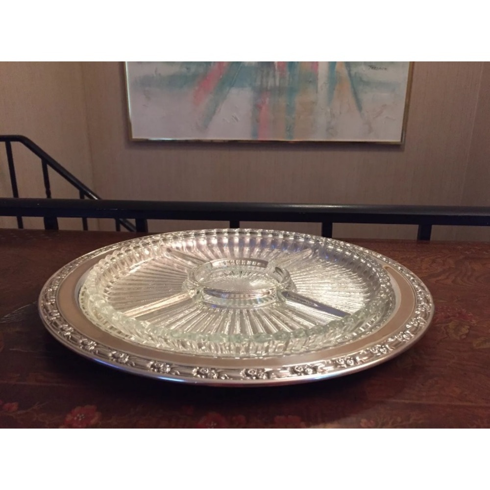 Oneida Silverplated Tray With Glass Insert